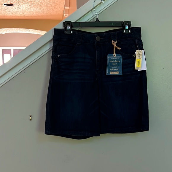 Democracy Ab"solution® Indigo Denim Shorts. - Picture 4 of 13